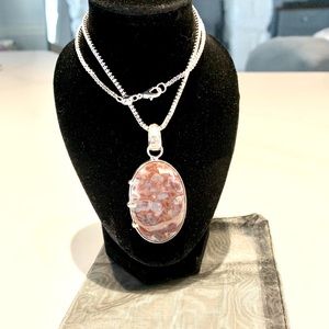 Laguna Lace Agate Gemstone and necklace